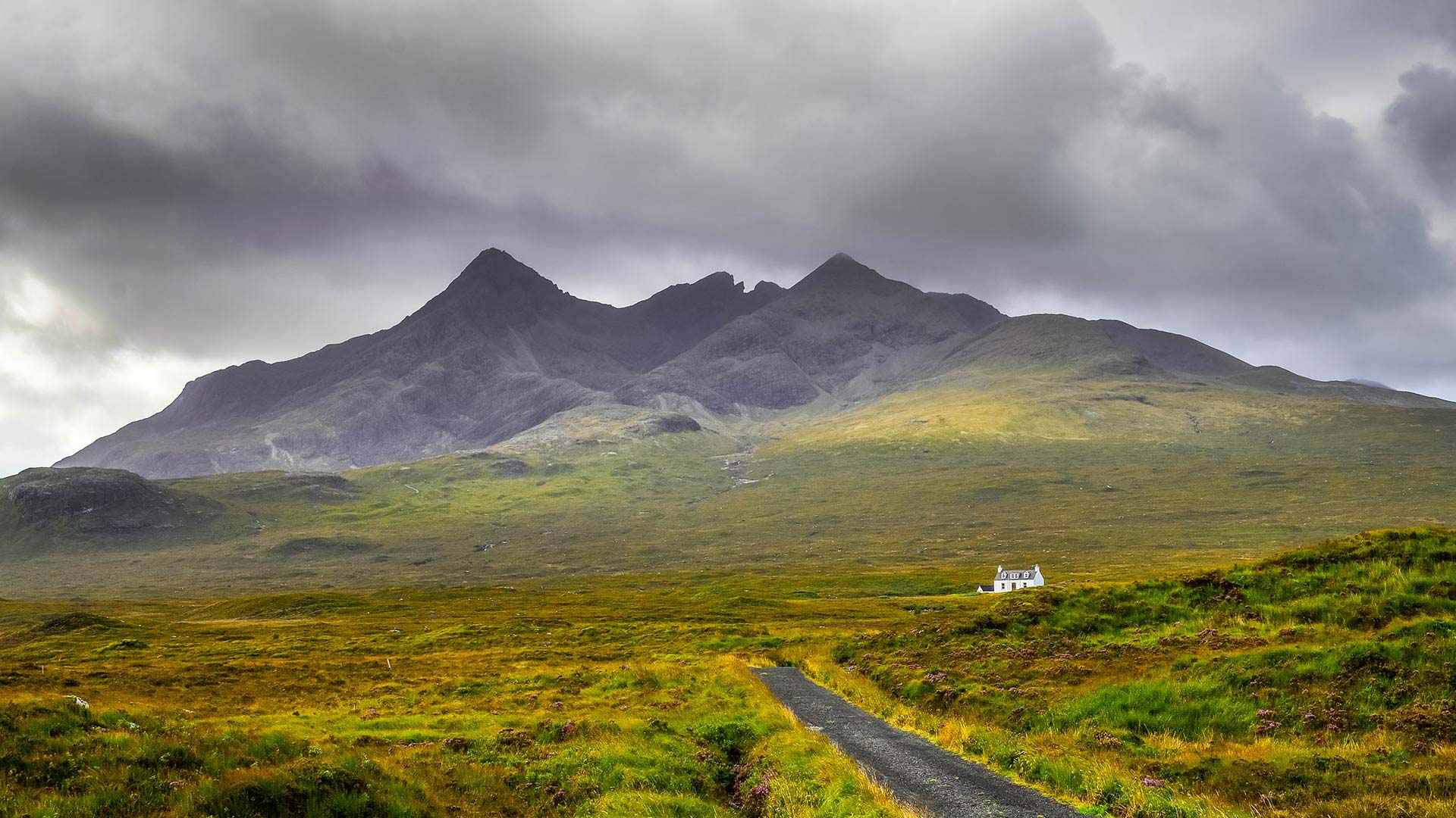 Edinburgh Isle Of Skye 6 Days 5 Nights Nordic Visitor   Cuillin Hills Mountains Isle Of Skye 